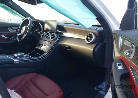 2015 Mercedes-Benz C 400 4Matic z USA, uszkodzony, nr VIN 55SWF6GB6FU017963